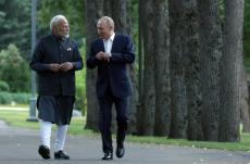 インドのロシア武器離れで貴重な「命綱」を失うプーチン