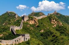 中国の「オーバーツーリズム」は桁違い...「万里の長城が壊れる！」観光客が押し寄せた動画が話題に
