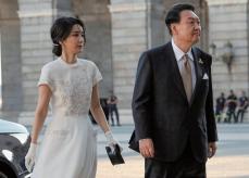 「ディオール疑惑」尹大統領夫人の聴取と、韓国検察の暗闘