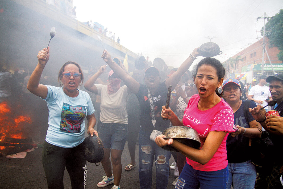 現職の「怪しすぎる勝利」...ベネズエラ大統領選は不正なのか