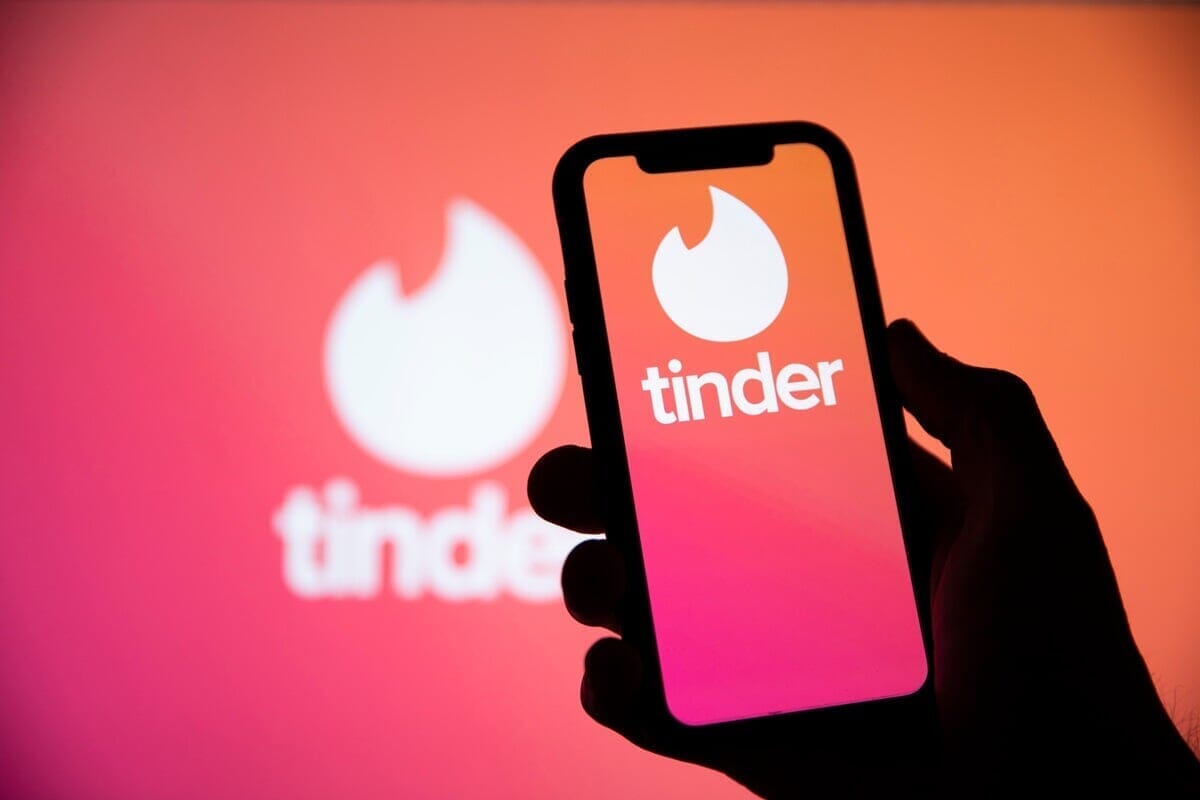 パリ五輪で出会い系「Tinder」が大盛り上がり　職業「オリンピック選手」が52%増、位置情報をフランスにすると...