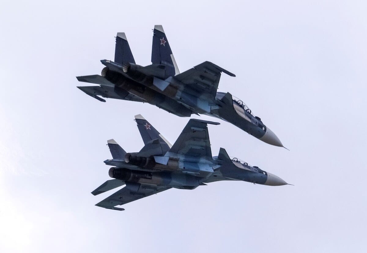 ロシア空軍が誇るSu-30M戦闘機、黒海上空でウクライナ軍MANPADSの餌食になる瞬間の映像を公開