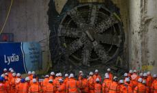 予算オーバー、目的地に届かず中断...イギリス高速鉄道計画が迷走中