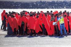 スペインは不法移民を締め出さない...30万人を「合法化」、狙いは「繁栄」にあり？