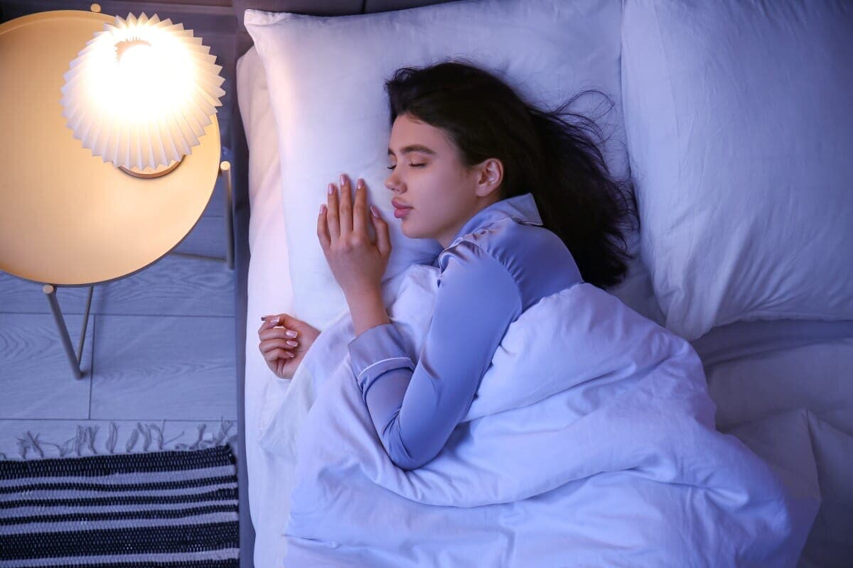 睡眠時間60分の差で、脳の老化速度は2倍！ カギは「最初の90分」...快眠の「7つのコツ」とは？