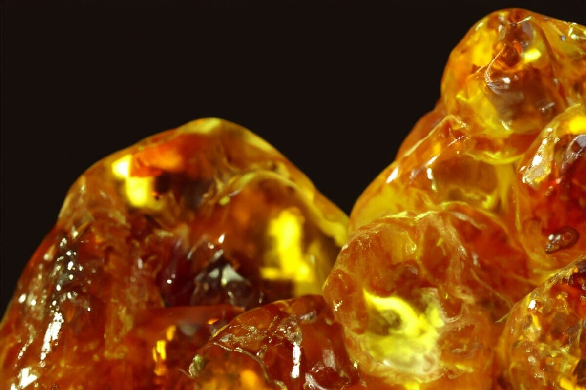 約 1cmの 珍しい ブラジル産 琥珀 最最高品質天然琥珀（こはく）Amber 自由カット マダガスカル産
