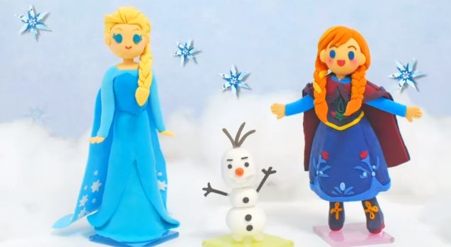 『アナと雪の女王』のフィギュアを粘土で作ってみた！ ストップモーションで徐々に出来上がっていく様子に「魔法みたい」「ワクワクドキドキ」の声