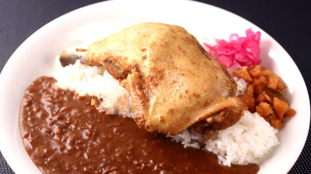 すき家の“ほろほろチキンカレー”をお家で再現！ 骨付きチキンを圧力鍋でじっくり蒸してスプーンでほぐせる柔らかさに