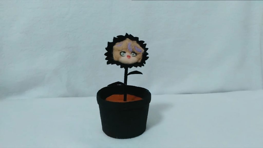 「春日部つくし」の顔がついた謎の植物「アーシノハナ」を羊毛フェルトで作ってみた！ 左右に揺れながら「ｻｲﾀﾏ ｻｲﾀﾏ」と鳴く姿に「夢に出てきそう」「目が怖い」とコメント欄からも悲鳴