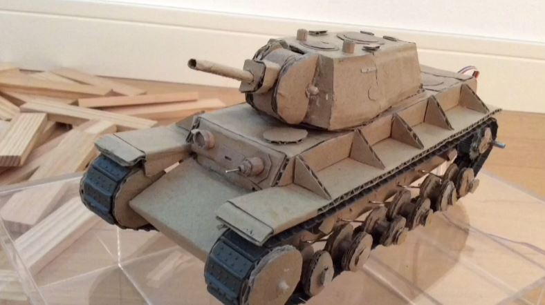 ダンボールで作った 動く 重戦車 壁をぶち破り 悪路をものともせず進んだ結果 衝撃のオチに アニメとかでよくあるｗ だいたい史実 記事詳細 Infoseekニュース