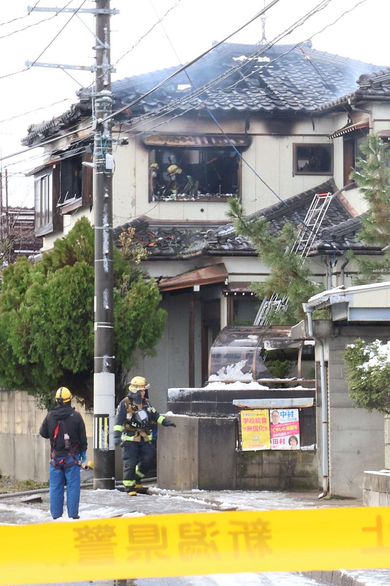 新潟市東区で火事、住宅が半焼　男性1人が病院に搬送