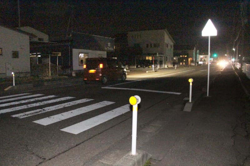 横断中の小学2年生が車にはねられ2人重傷・新潟新発田市　運転の88歳女を過失運転傷害の疑いで現行犯逮捕