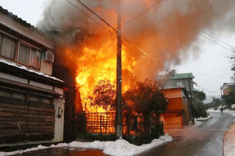 新潟三条市の火事、遺体の身元が判明　2月1日に住宅が全焼