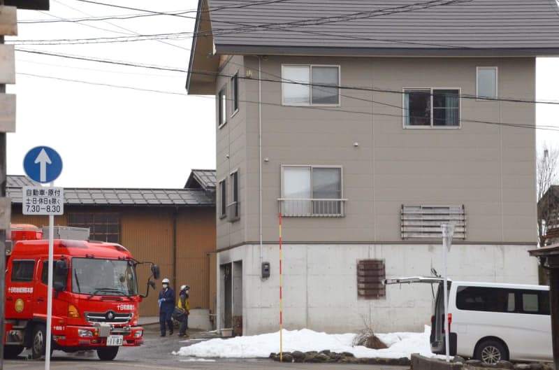 新潟十日町市で住宅火災、車庫から1遺体　住人の男性と連絡取れず