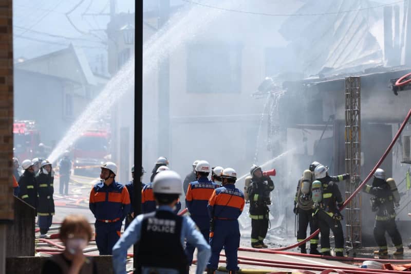新潟妙高市で住宅火災、2棟焼く　けが人なし