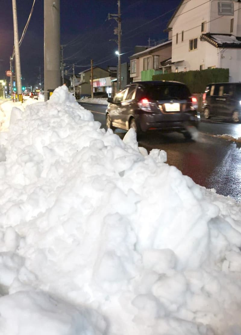 除雪中に死亡か、新潟県田上町の路上で倒れた男性発見、そばにスノーダンプ