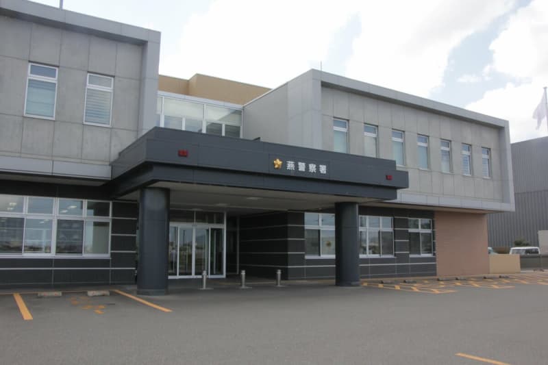 高級腕時計や時価80万円の掛け軸を盗んだ疑い、新潟県三条市の21歳男を逮捕・燕署