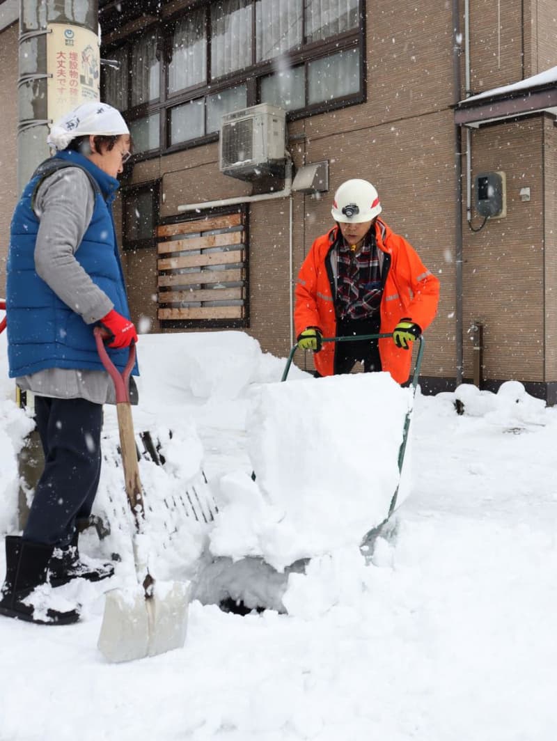 ［大雪関連情報・新潟］上越市安塚で24時間降雪量が2月観測史上最大の99センチを記録、積雪は196センチに、市内の一部小中学校は臨時休校