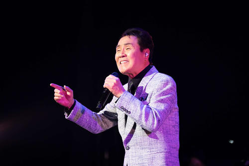 五木ひろし60周年記念コンサート「歌の道一筋にここまで歩んでこられて幸せ」ファンに感謝
