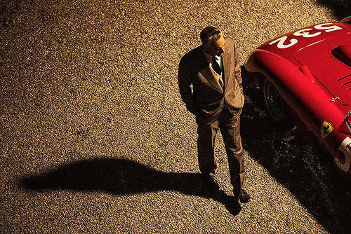 フェラーリはいかにして危機を乗り越えたのか　運命のレースまでの数日間描く映画「フェラーリ」