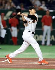 山田裕貴、始球式で豪快な空振り見せた「自分が見たかった景色」父・和利氏は元プロ野球選手