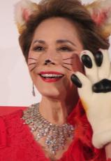 デヴィ夫人猫の姿で「買取まねきや」新CM会見に　大統領からのプレゼントは売れません！