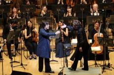 母・山口百恵さん代表曲「秋桜」などを三浦祐太朗が歌唱、西本智実指揮でオーケストラコンサート