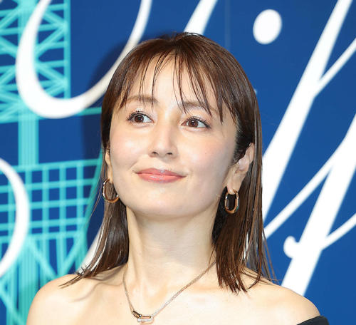 矢田亜希子、小沢真珠との“美魔女”ショット公開　40代の美貌が話題「本当に美しい」「最強」