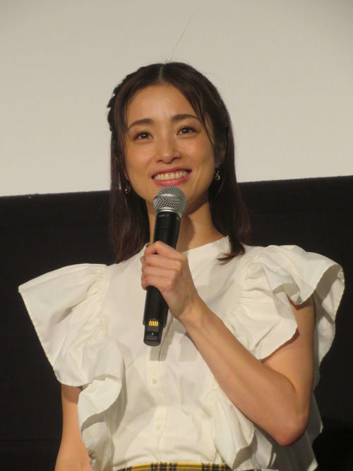 上戸彩「ばいきんまんが大好きになっちゃった」２人の子どもが映画館デビュー