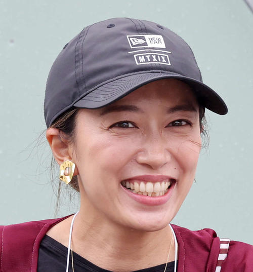 里田まい、８歳長男＆５歳長女と大の字ジャンプ　「家族みんな、ジャンプ力すごすぎ」と反響