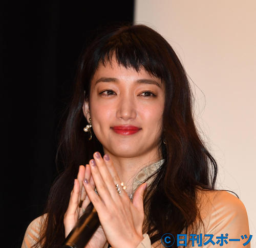 入山法子「腹ごしらえもしっかりと」　おいしそうに食事する写真とともに30代最後の誕生日報告