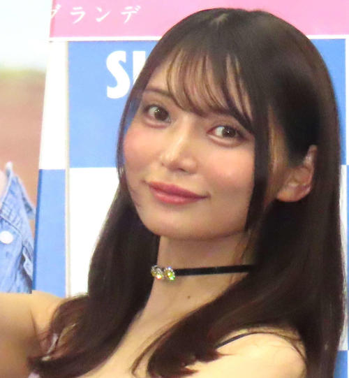 “インスタグラビアの女王”似鳥沙也加、写真集で自己最大露出　SNSに載せられないカット満載