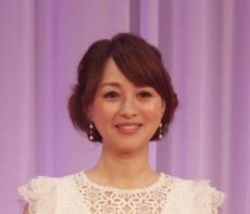 「ほんとに50代ですか？」渡辺美奈代、美脚際立つミニワンピ＆ブーツコーデに称賛の声続々