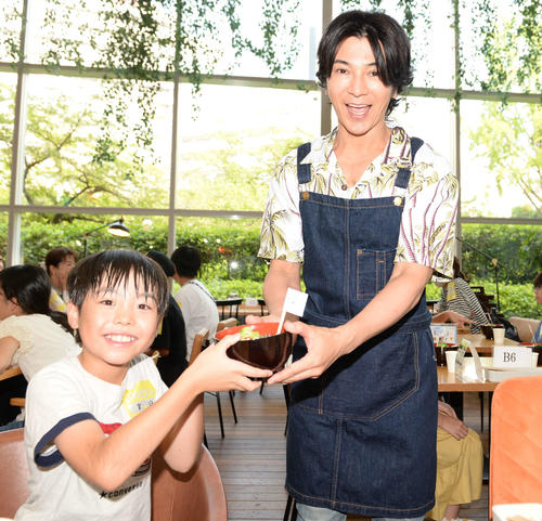 武田真治、テレ朝のカフェで初の一日店長「良い思い出を作って欲しい」