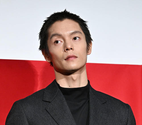 窪田正孝「魂の根幹までぶち抜くのは生まれて初めて」頭に針刺しまくった写真投稿しインスタ衝撃