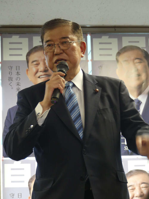 【総裁選】石破茂氏がビールケースの上で出陣あいさつ「最後の戦い。必ず勝利してまいります」