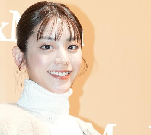 貴島明日香、トレーニングウエア姿でお腹見せショットに「スタイル良すぎる」「欠点ないな」