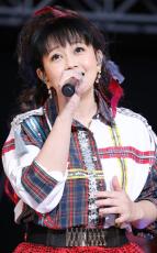 浅香唯、ファンへの感謝込めたキュートなハート形ヘアー「かわ唯です」「お人形さんみたい」