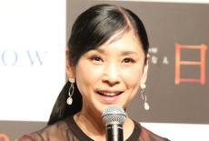 「オニ美魔女」63歳女優の美スタイルに「若手女優かと…」上品なチャーハンの食べ方も話題