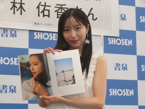 「めざまし」お天気キャスター林佑香　 初の写真集が重版決定に「いつでもどこでも美しい」の声