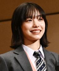 「終りに見た街」當真あみ、“父”“母”との３ショット「おふたりの作るお芝居の空気に圧倒」