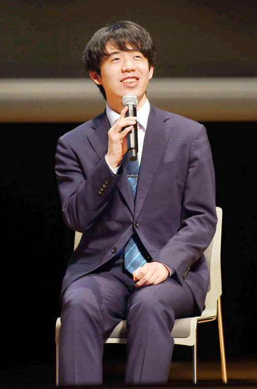 【JT杯】藤井聡太７冠「初手お茶」省く　早指し将棋の佐々木大地七段戦　札幌で公開対局開始