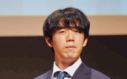 【JT杯】藤井聡太７冠３連覇へ好発進　早指し将棋初戦の札幌公開対局で佐々木大地七段下し４強