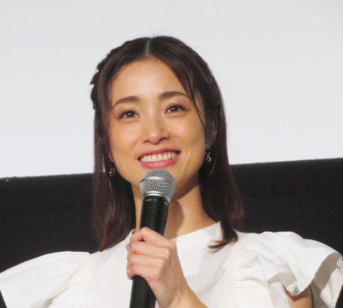 上戸彩がソフトバンクＶ祝福「この先も全力で応援しています！！」07年からＣＭ出演の縁