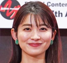 山本里菜アナが新たなヘアスタイルを披露「髪色暗くしてレイヤー入れてもらいました」