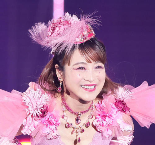 鈴木奈々、しなやかボディあらわなランジェリー姿披露「朝から刺激的」「アラフォーに驚く」