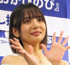 30歳岡田紗佳「役満美脚」「ミニスカ」「ハイヒール」トリプル役満「踏まれたい」「カッケー」