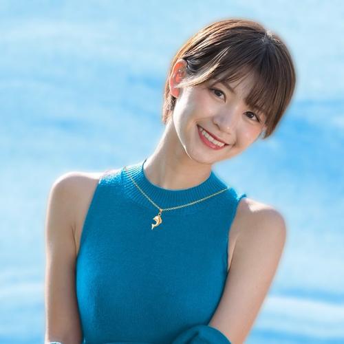 グラドル「じゅなた」こと小坂田純奈、ブラジャーチラリの後ろ姿に「うしろ姿でめろめろです」