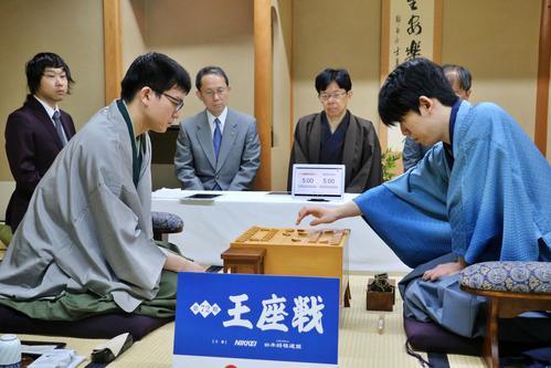 【王座戦】大逆転！藤井聡太王座が初防衛、シリーズ３勝０敗　軍曹・永瀬九段を圧倒