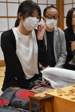 【将棋】女性初棋士目指す西山朋佳女流３冠がプロ試験初黒星　終局後、時折咳き込む姿も